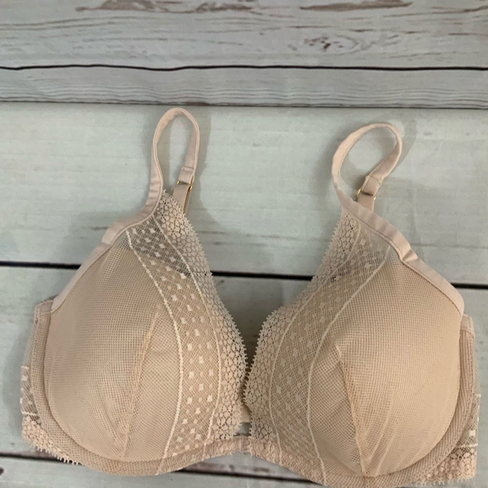 Victoria Secret Beige Bra 34D NWOT